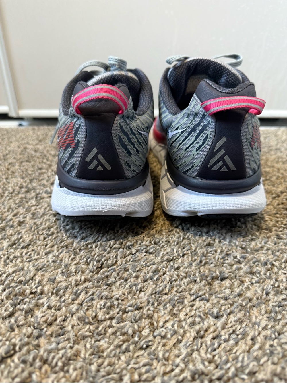 Hoka clifton 5 size 11 Grey and Red Men's Running Shoes - Picture 4 of 8